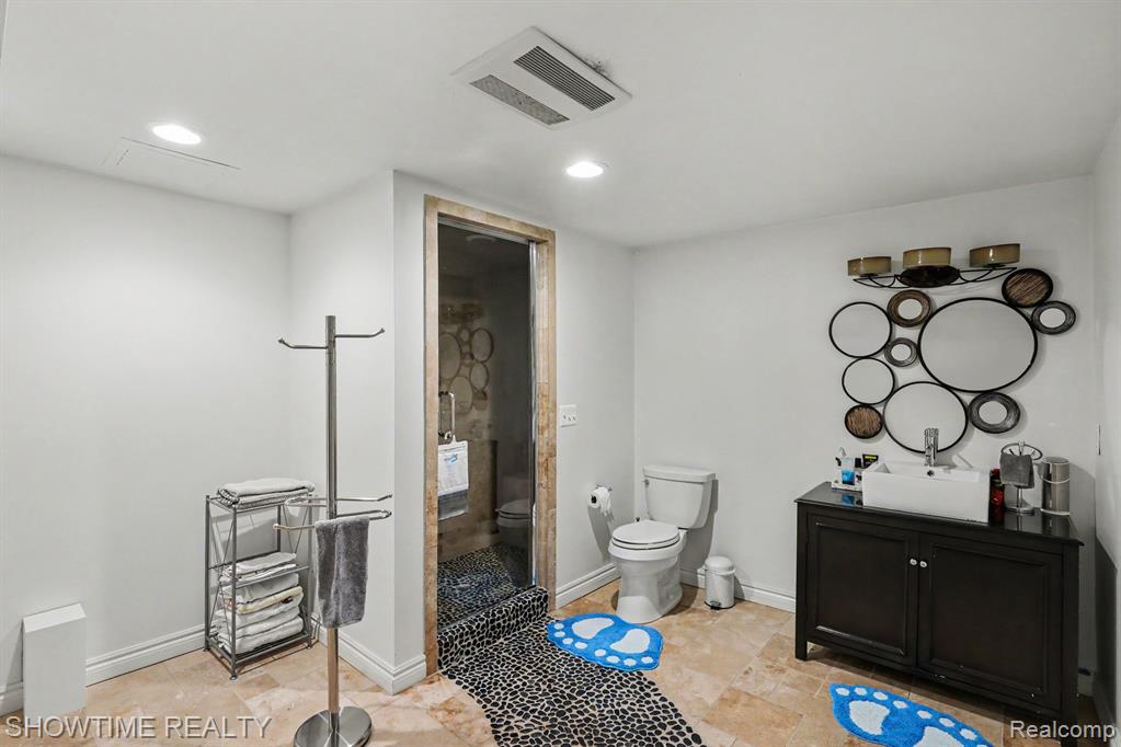 54676 Woodcreek Boulevard, Utica, MI 48315 — Photo 36
