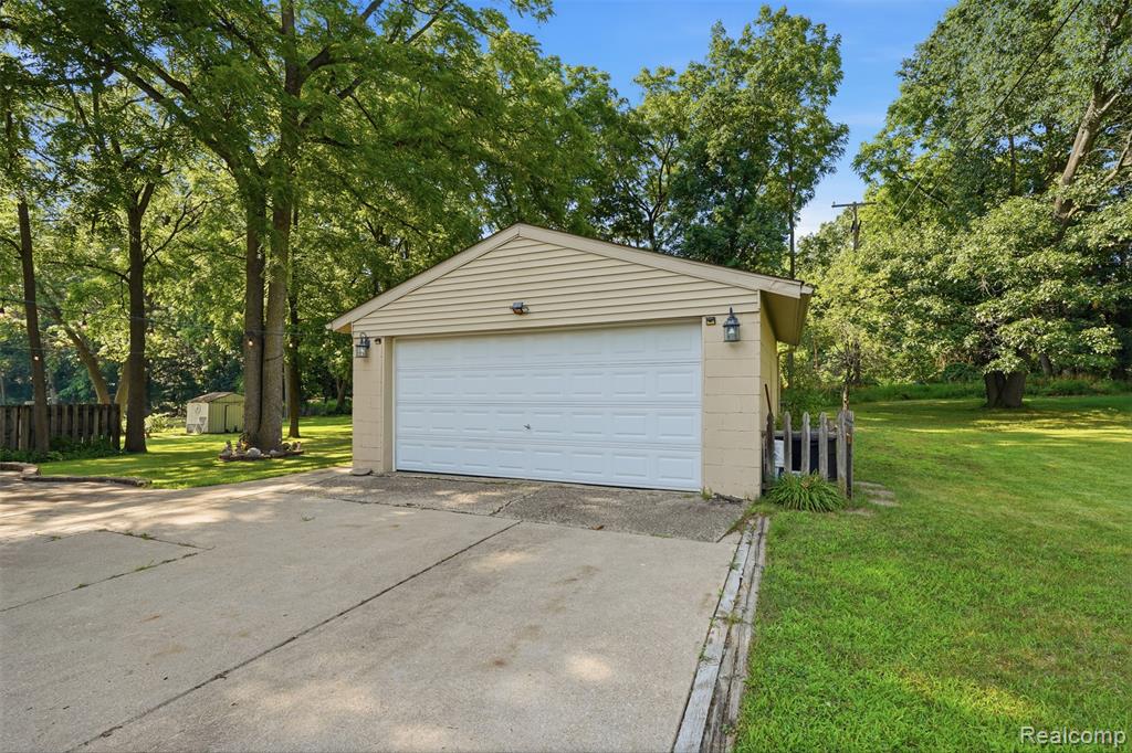 608 Snyder Road, Highland, MI — Photo 21