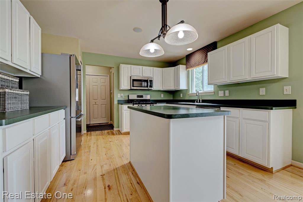 650 Eastlake Trail, Oxford, MI 48371 — Photo 10
