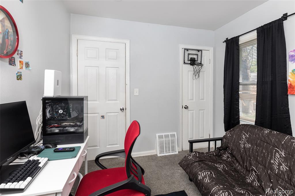 20308 Gilchrist Street, Detroit, MI 48235 — Photo 12