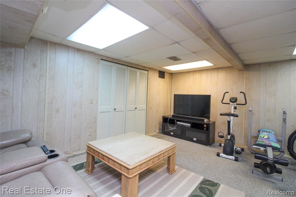 6942 Leslee Crest Drive, West Bloomfield, MI — Photo 18