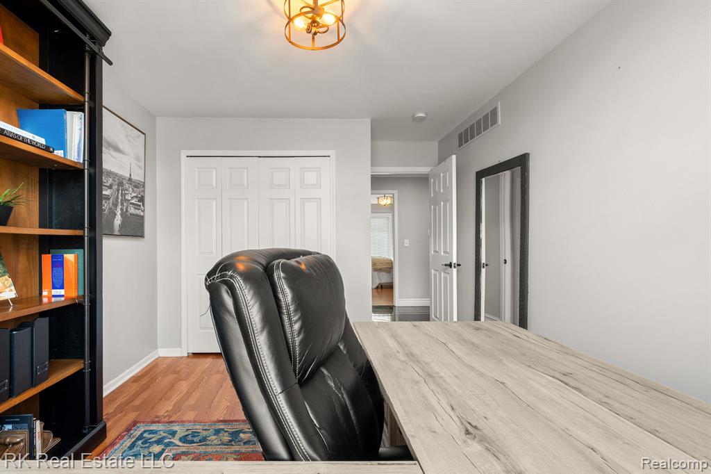 8948 RHODE Drive, Shelby Twp, MI 48317 — Photo 17