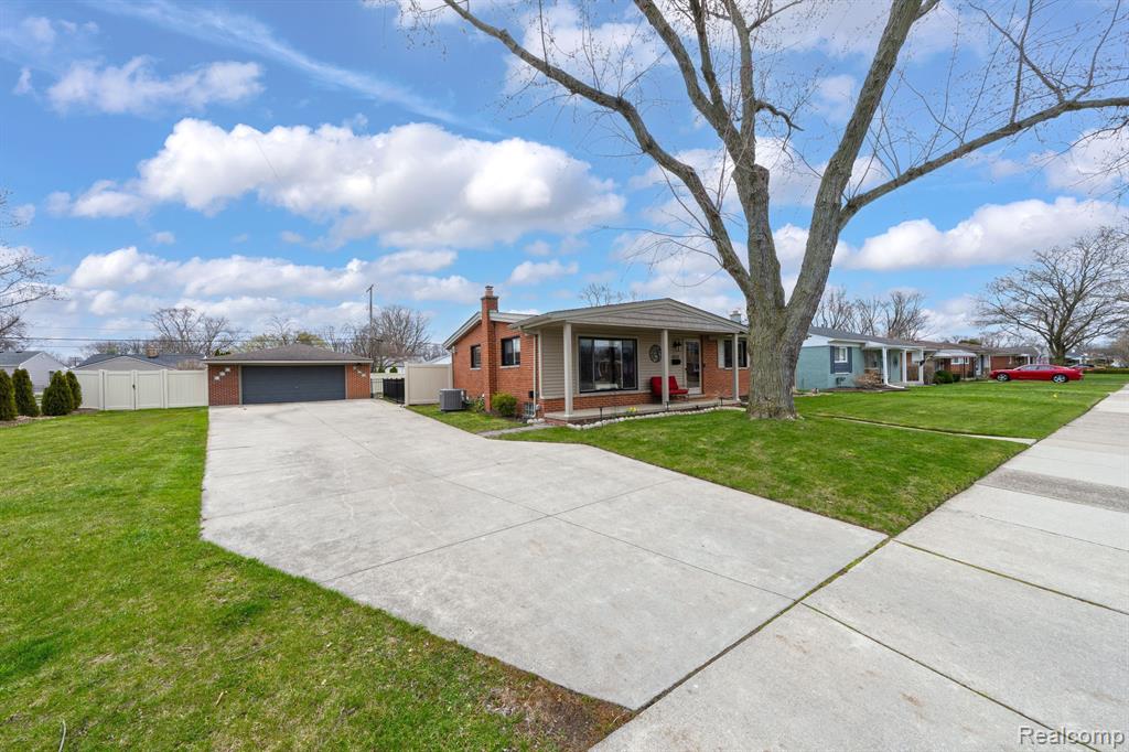 4010 MARK ORR Road, Royal Oak, MI 48073 — Photo 2