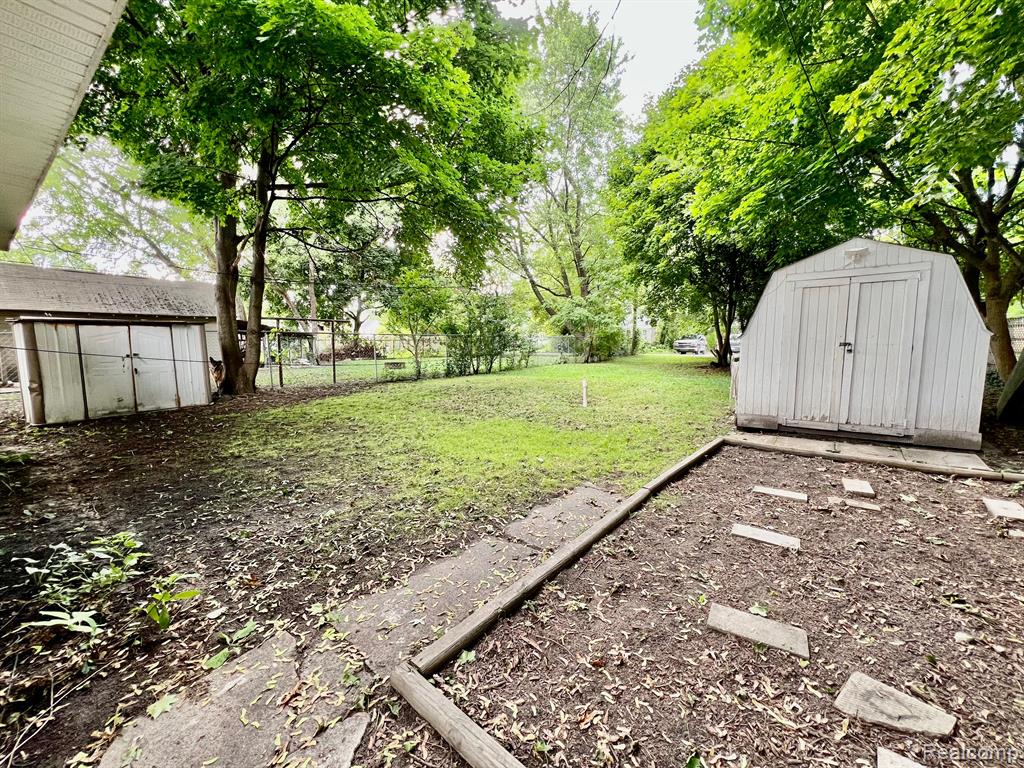 919 WALL Street, Port Huron, MI 48060 — Photo 21