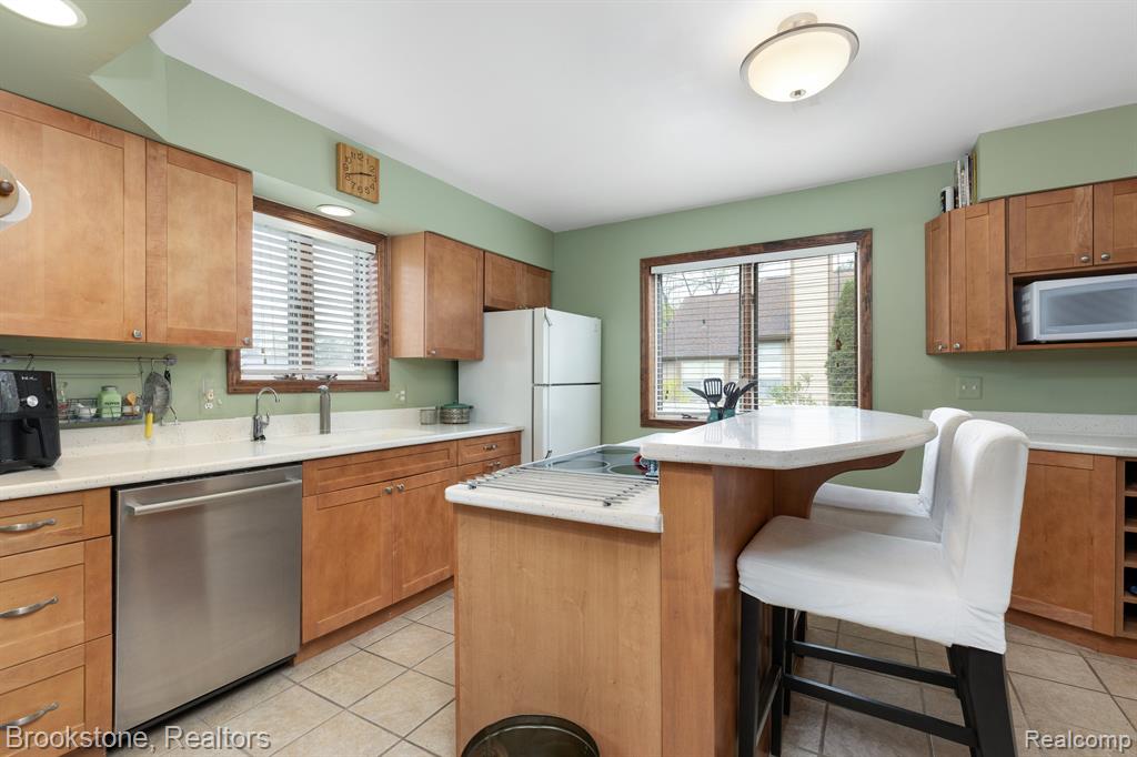 4121 CRYSTAL Street, West Bloomfield, MI 48323 — Photo 10