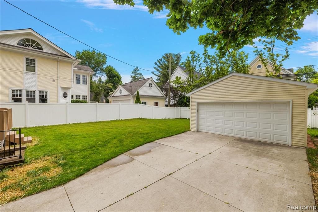 776 W LINCOLN Street, Birmingham, MI 48009 — Photo 45