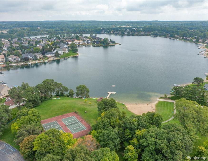 707 BAY POINTE Drive, Oxford, MI 48371 — Photo 58