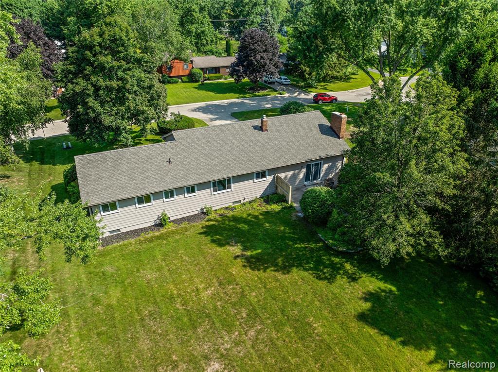 9844 Klais Court, Clarkston, MI 48348 — Photo 35