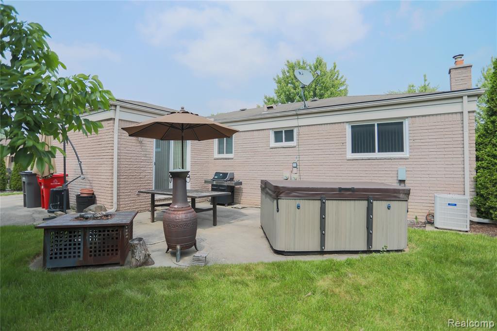 40755 Oakwood Court, Clinton Twp, MI 48038 — Photo 6