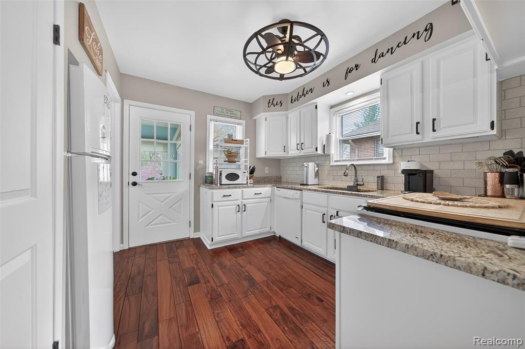 1430 Benvenue Street, Sylvan Lake, MI 48320 — Photo 18