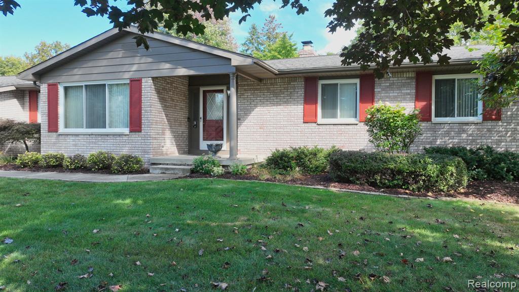 5204 Applewood Drive, Flushing, MI 48433 — Photo 4