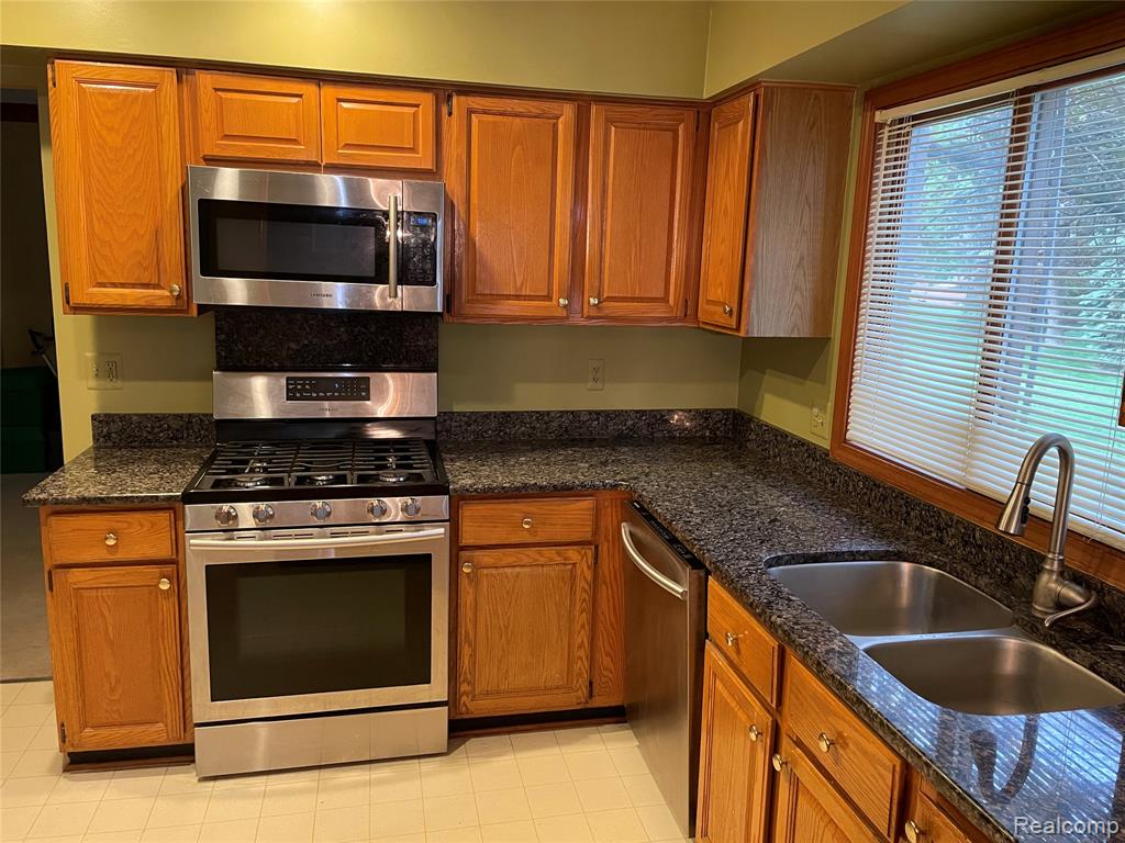 5299 Cloister Drive, Troy, MI 48085 — Photo 8