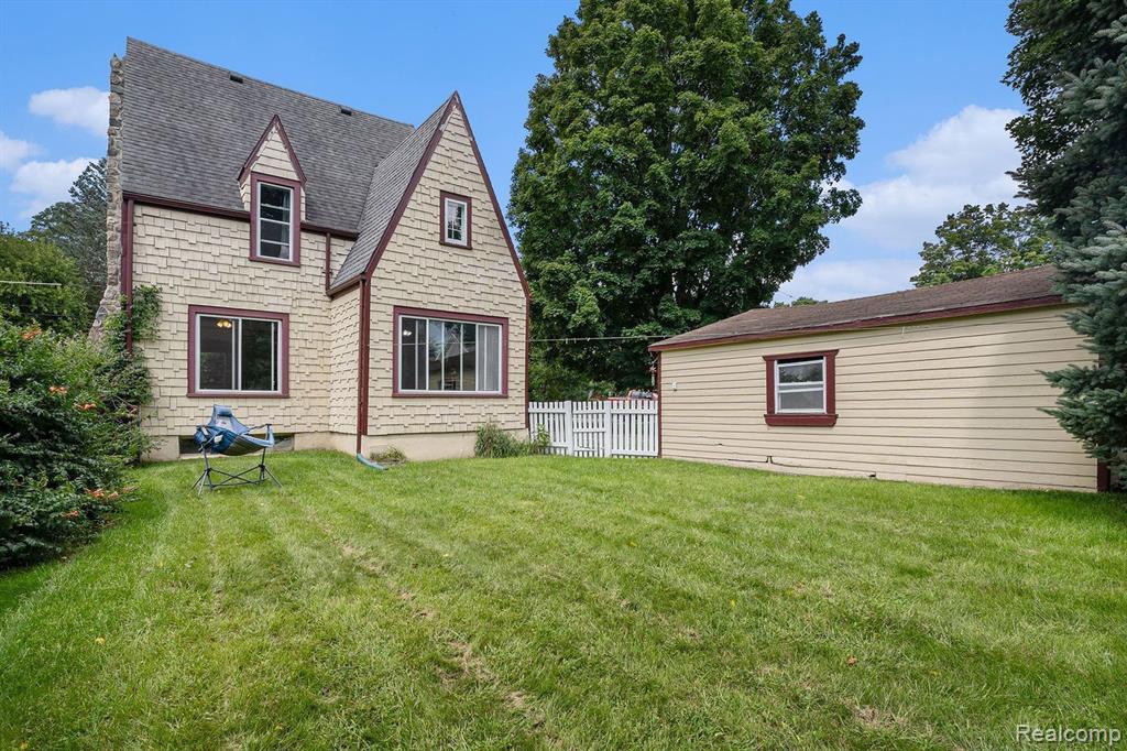 110 LAKE Street, Holly, MI 48442 — Photo 21