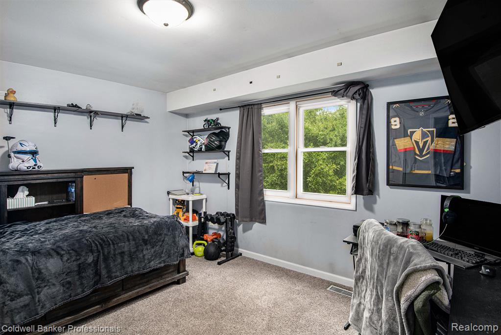 6408 E Court Street S, Burton, MI 48509 — Photo 14