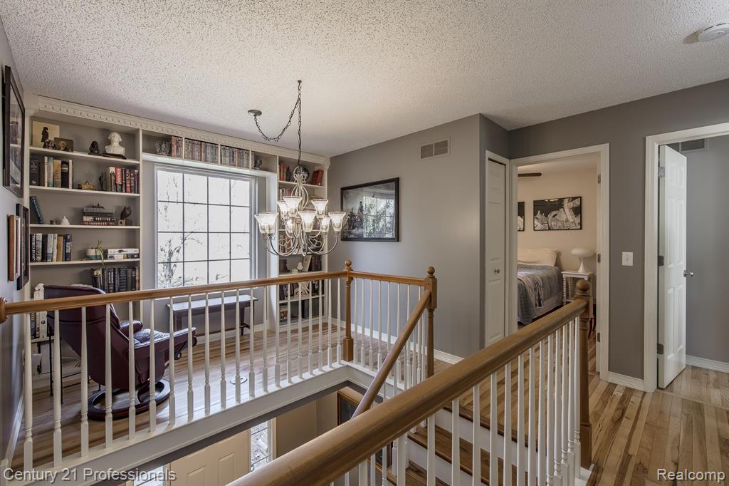 5492 E Alyssa Court, White Lake, MI 48383 — Photo 35