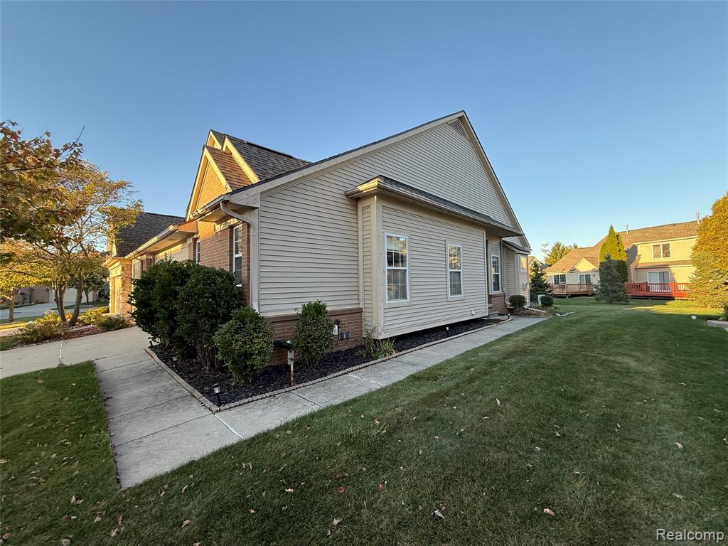 6063 Pine Cone Drive, Grand Blanc, MI 48439 — Photo 31
