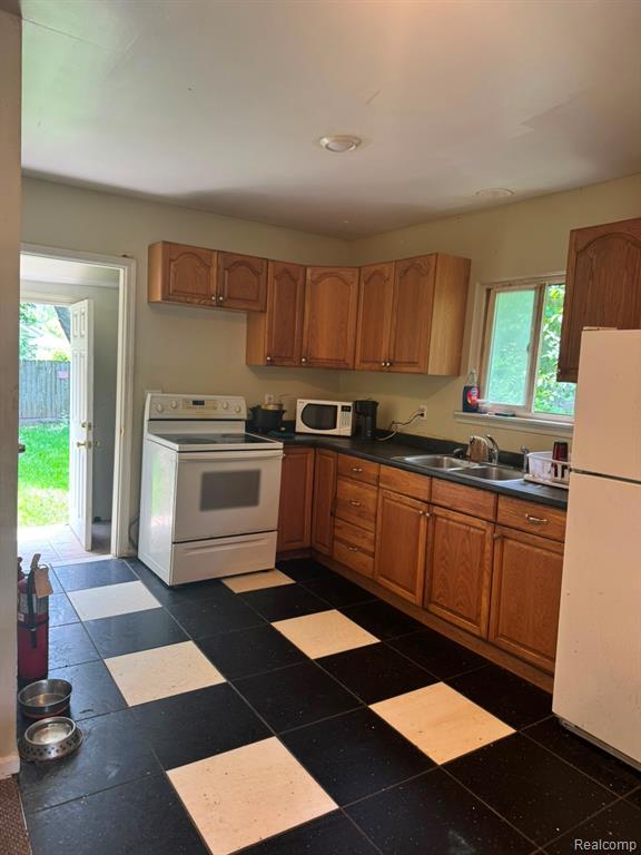823 Remington Avenue, Flint, MI 48507 — Photo 5