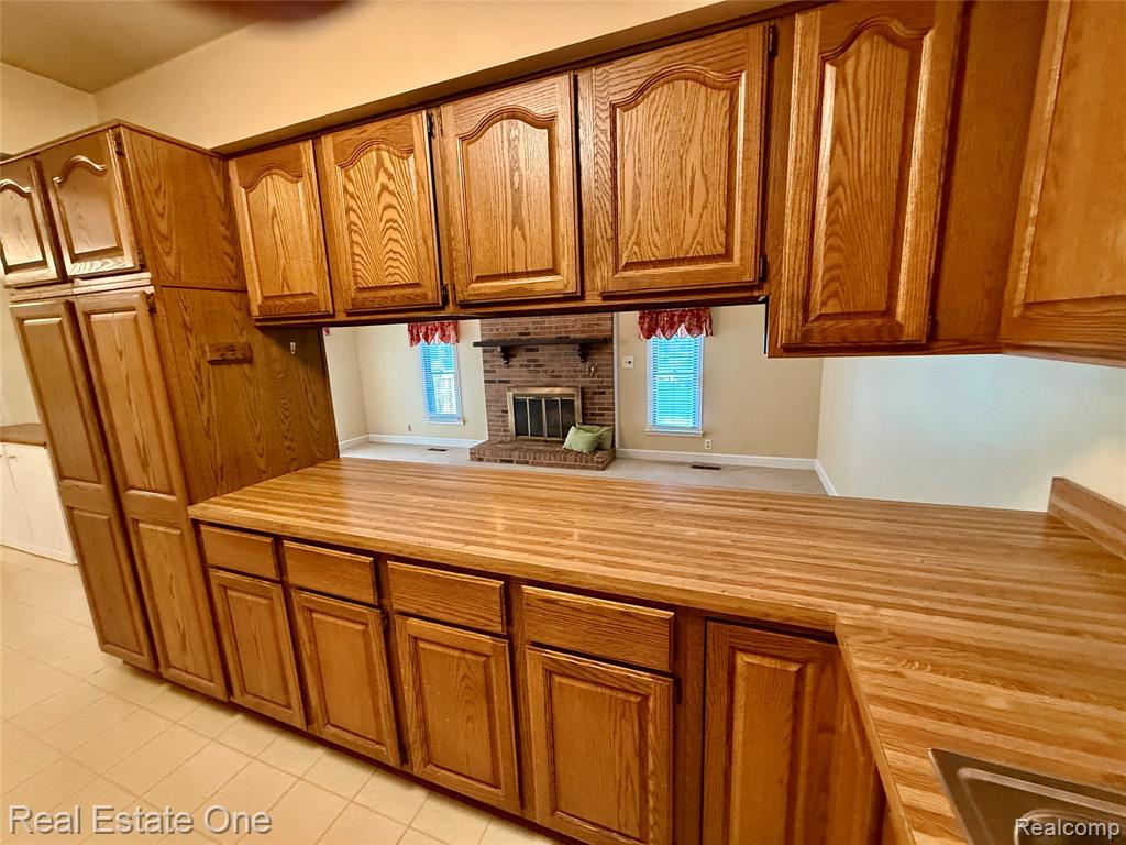 42075 GLORIA Drive, Canton, MI 48187 — Photo 9