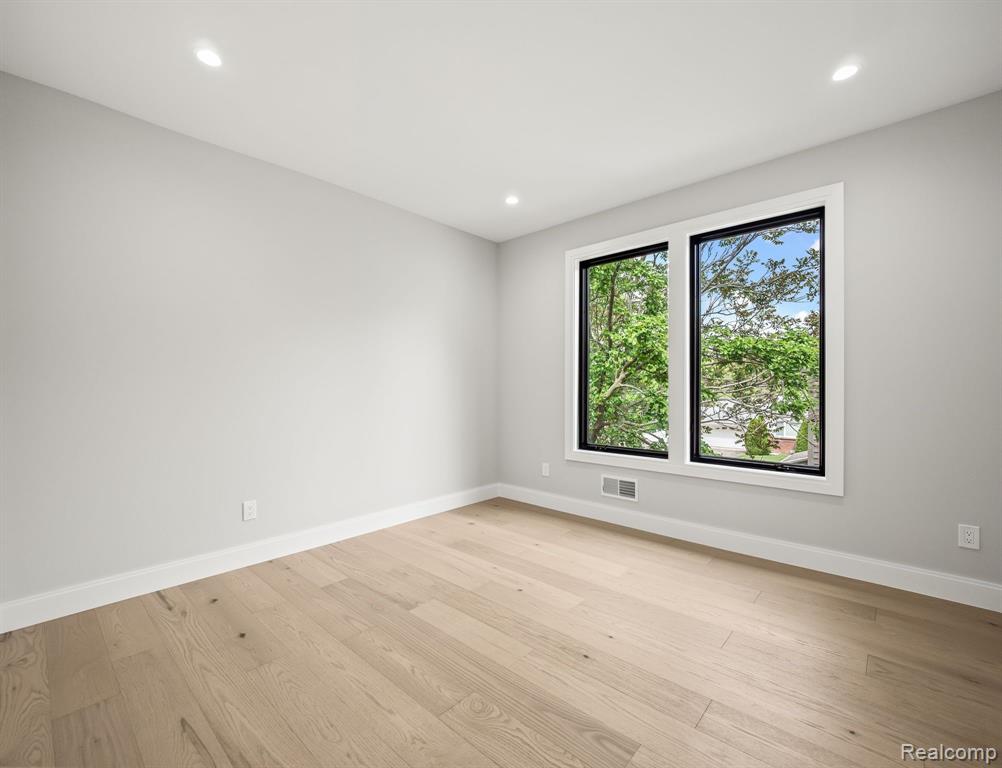 706 W HOUSTONIA Avenue, Royal Oak, MI 48073 — Photo 26