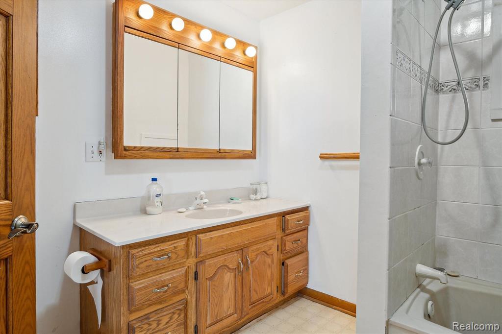 7870 N MERIDIAN Road, Jackson, MI 49201 — Photo 11