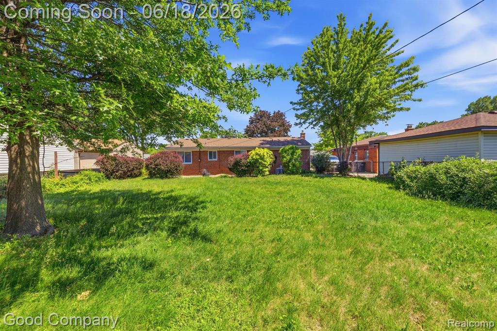 8246 Independence Drive, Sterling Heights, MI 48313 — Photo 29