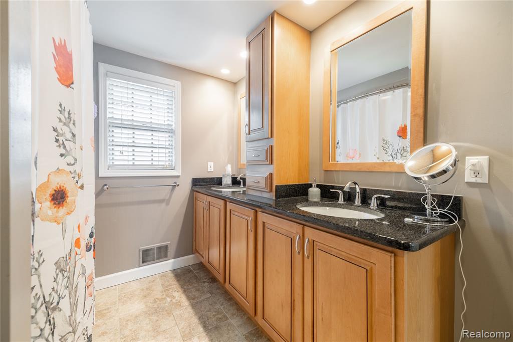 26029 Waterbury Way, Grosse Ile, MI 48138 — Photo 33