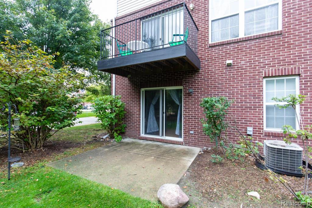 581 CHERRY ORCHARD Road, Canton, MI 48188 — Photo 7