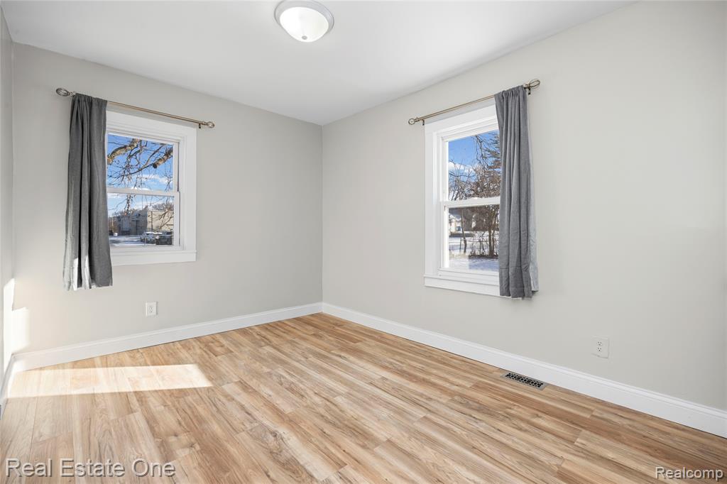 943 Premont Avenue, Waterford, MI 48328 — Photo 21