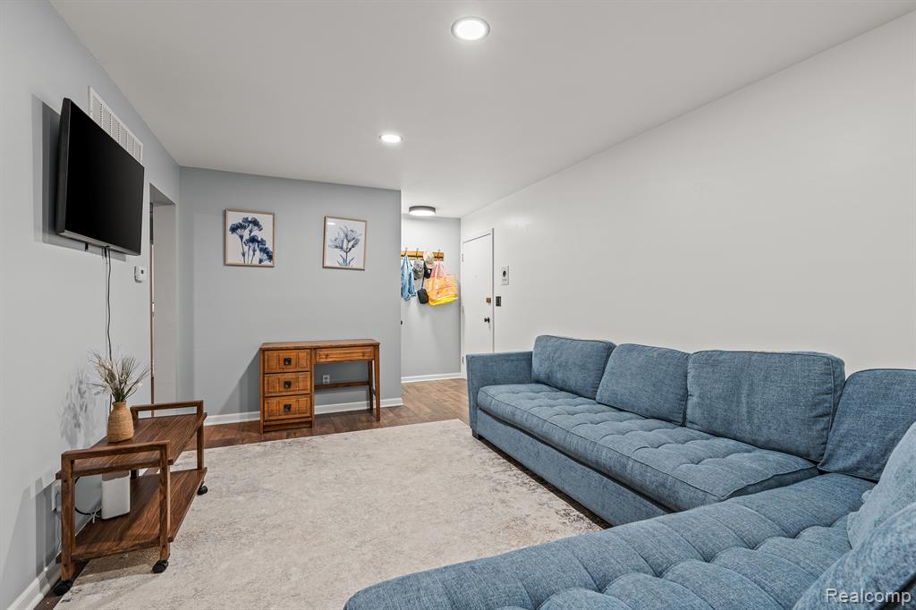 29594 HOOVER Road, Warren, MI 48093 — Photo 4