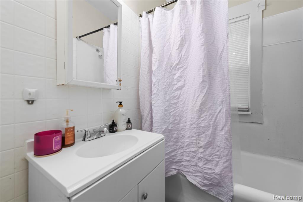 5272 Maplewood Street, Detroit, MI 48204 — Photo 24