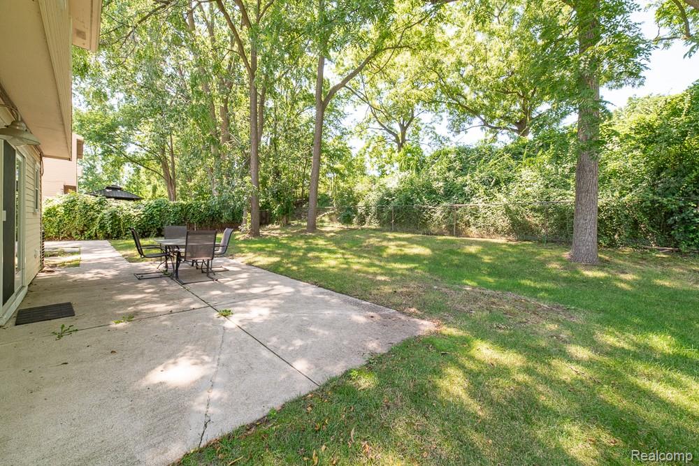 1034 Parkway, Waterford, MI 48328 — Photo 26