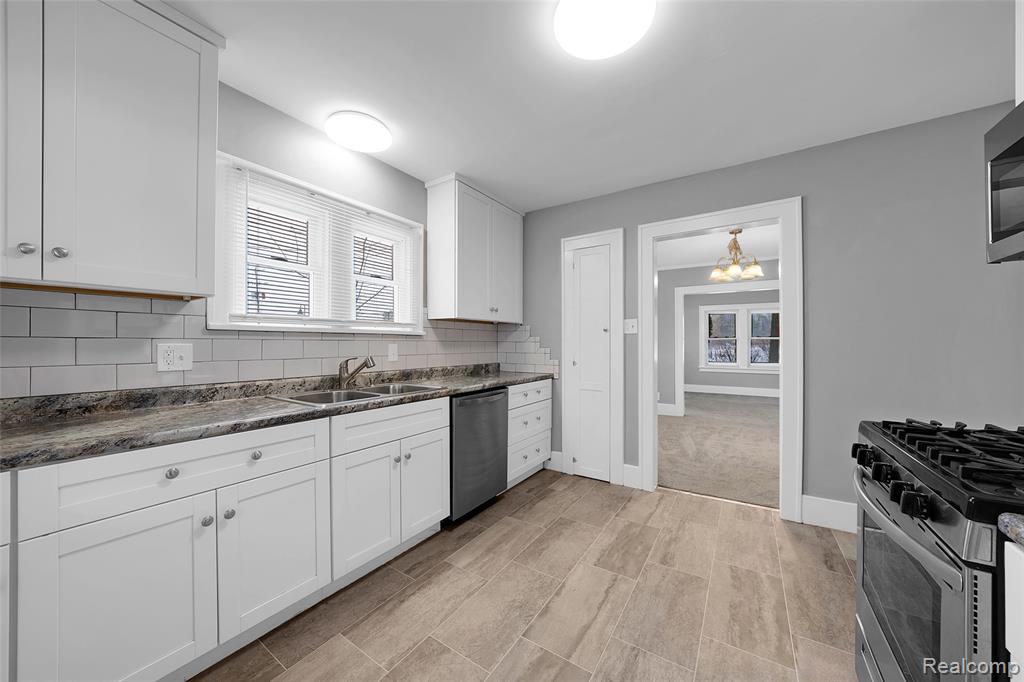 433 N Saginaw Street, Holly, MI 48442 — Photo 11