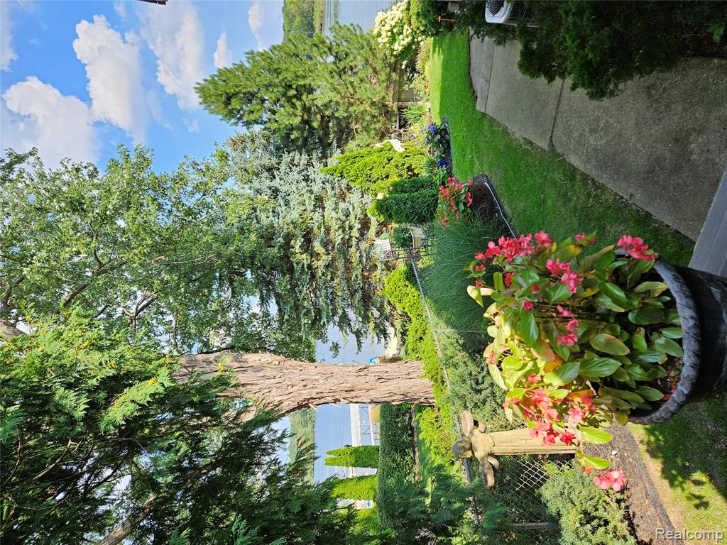 1325 Beach Drive, Orion, MI — Photo 11