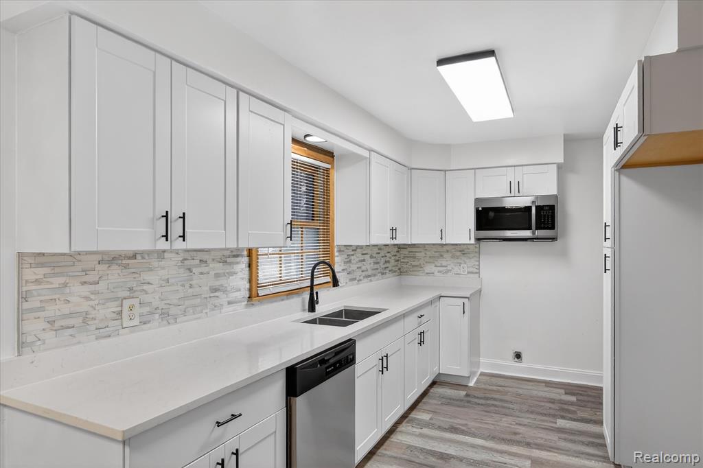 18671 Huntington Avenue, Harper Woods, MI 48225 — Photo 10