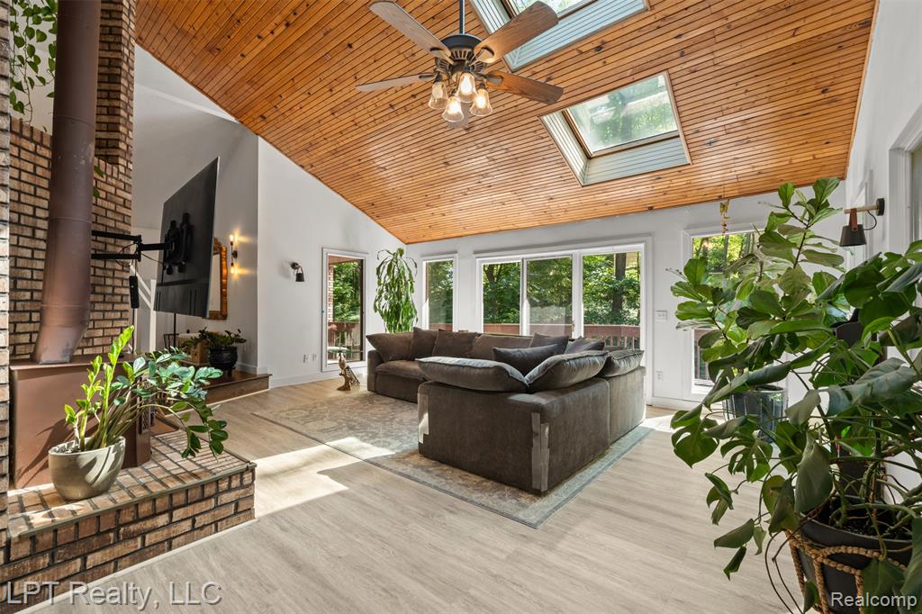 5075 Canyon Oaks Drive, Brighton, MI 48114 — Photo 8