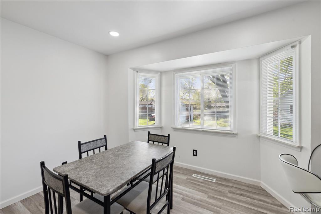 4421 LAWNWOOD Lane, Burton, MI 48529 — Photo 7