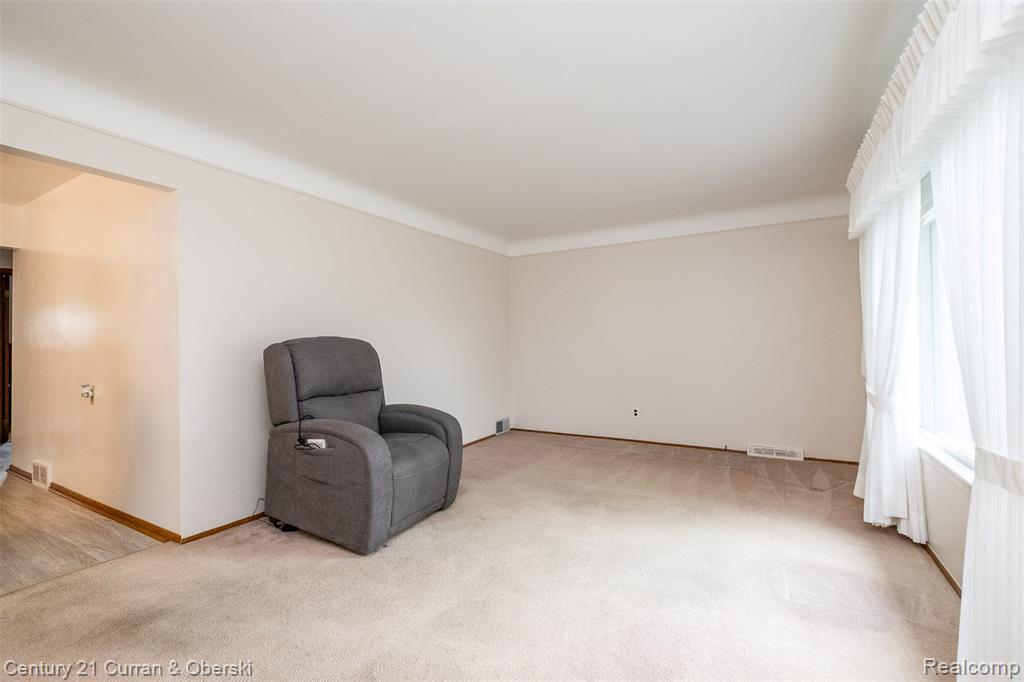 6216 Kinmore Street, Dearborn Heights, MI 48127 — Photo 7