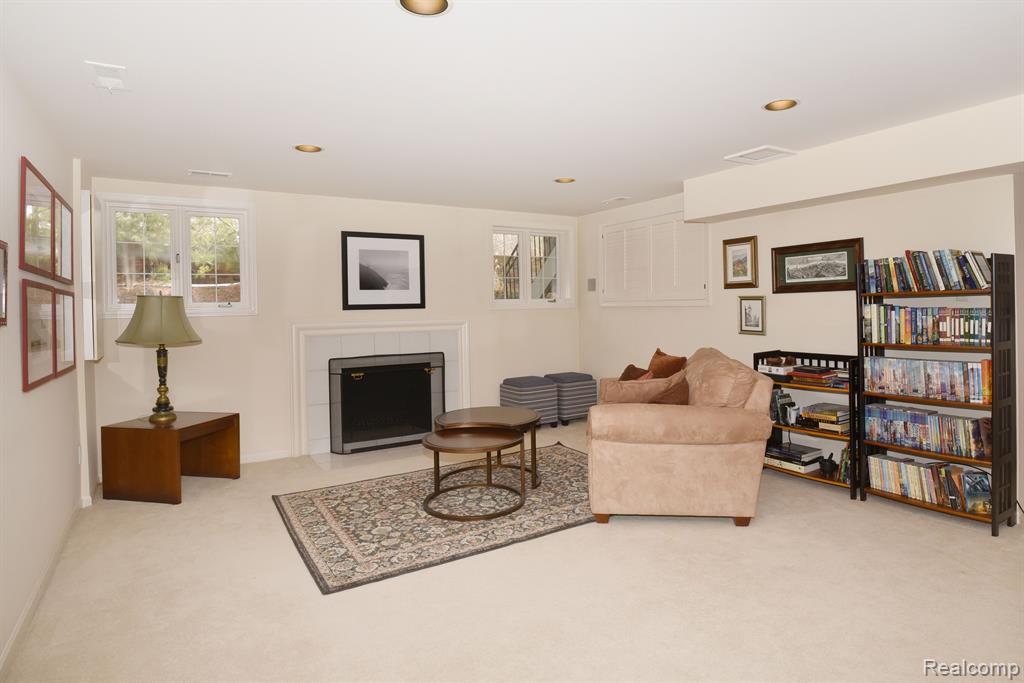 4074 Cranbrook Court, Bloomfield Hills, MI 48301 — Photo 34