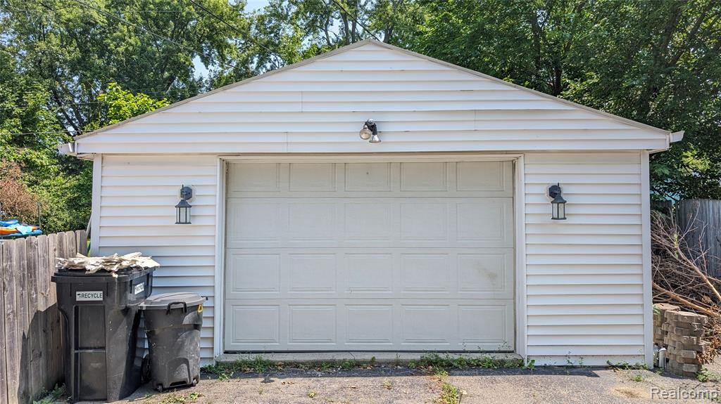 6085 Westdale Drive, Grand Blanc, MI 48439 — Photo 3
