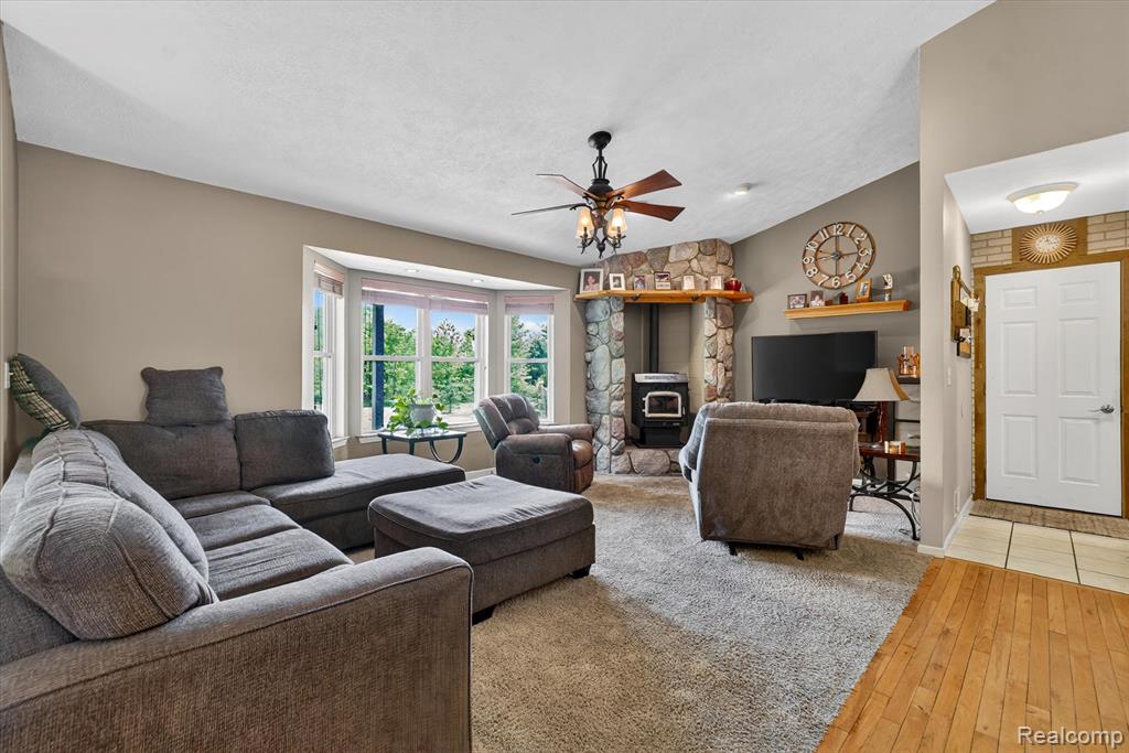 9565 Crofoot Road, Fowlerville, MI 48836 — Photo 8