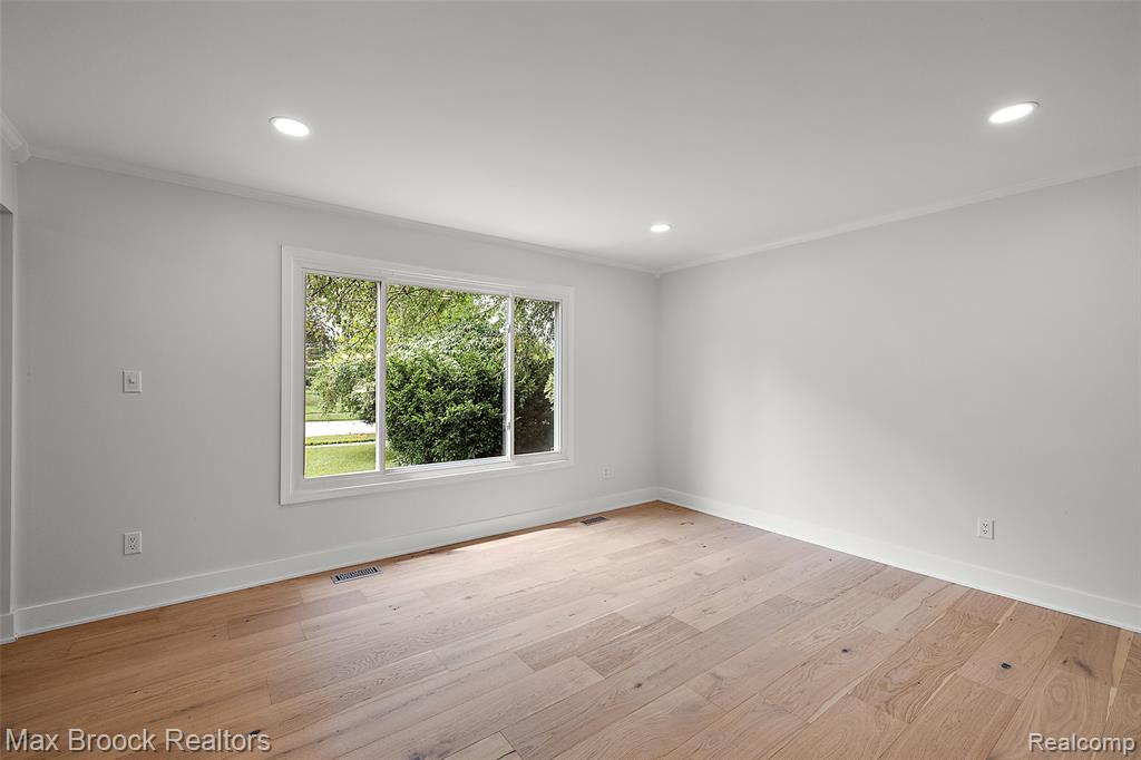 5362 Hertford Drive, Troy, MI 48085 — Photo 13