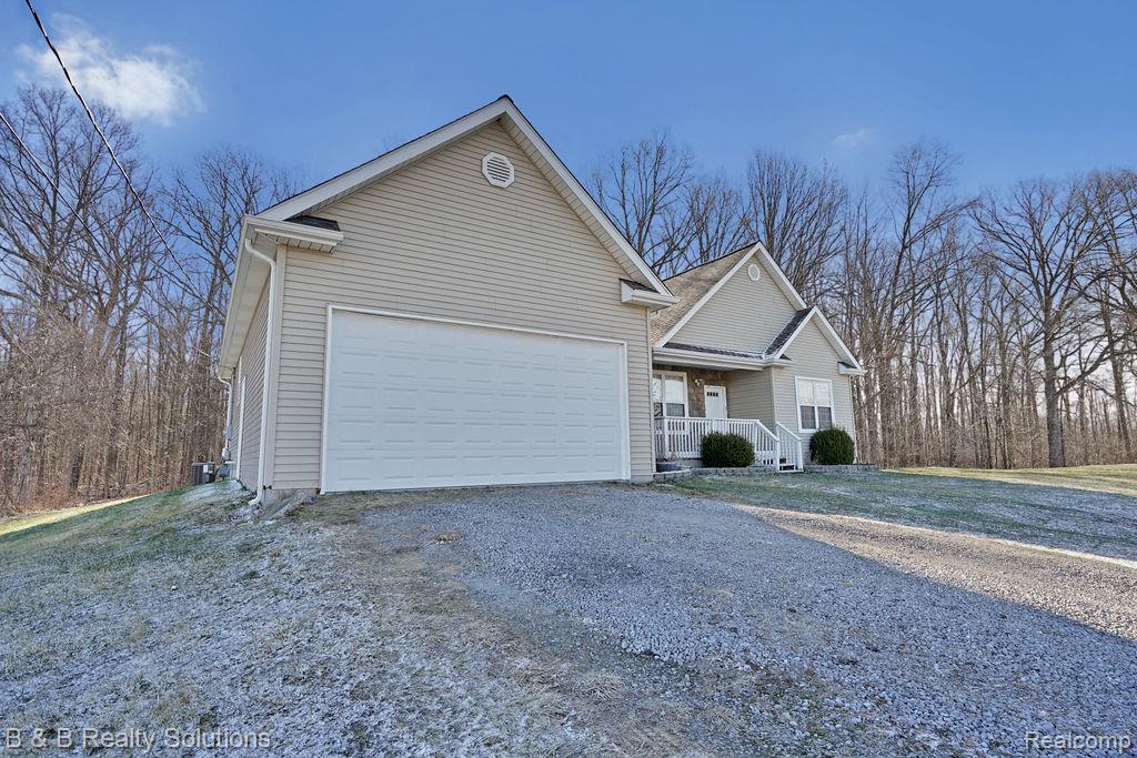 5493 King Road, China, MI — Photo 3