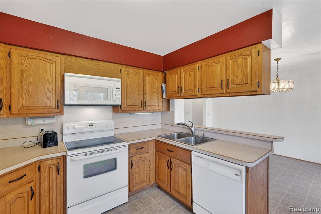 10960 Heather Lane, Whitmore Lake, MI 48189 — Photo 11