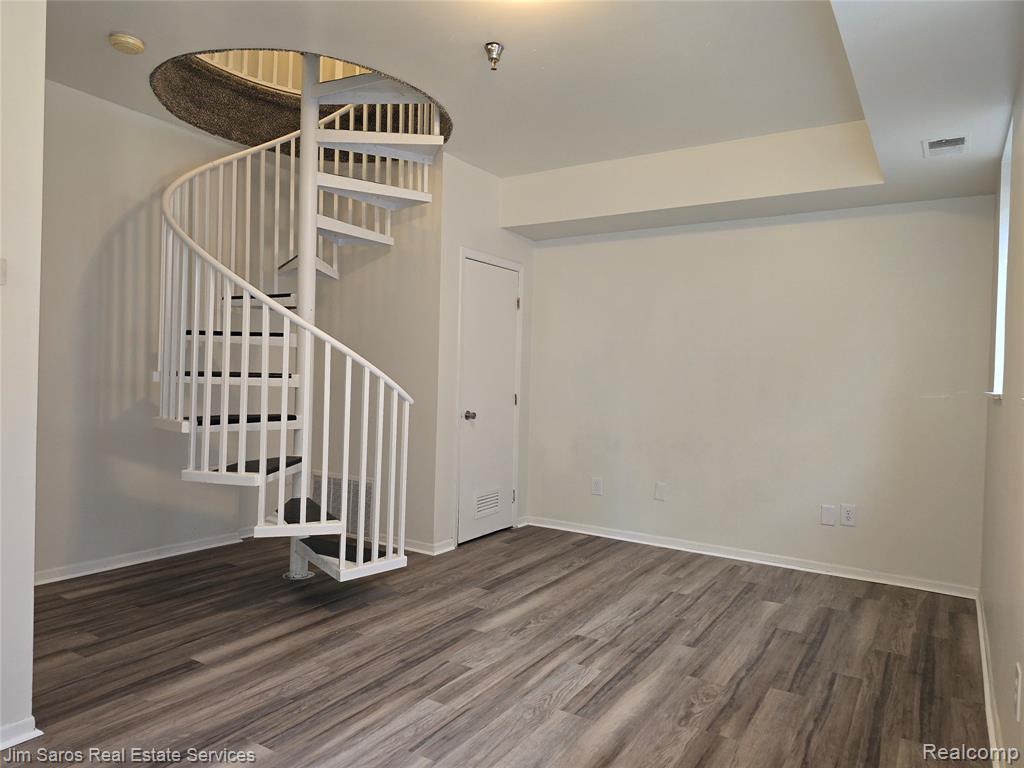 590 Parkview #202 Drive, Detroit, MI 48214 — Photo 8