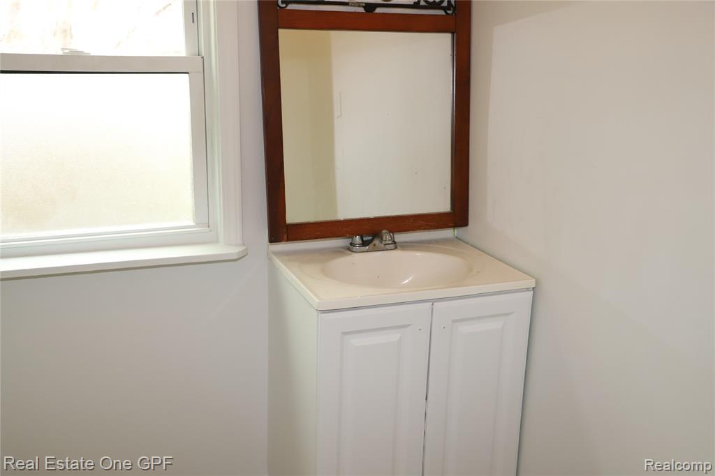 7052 Rivard Avenue, Warren, MI 48091 — Photo 11