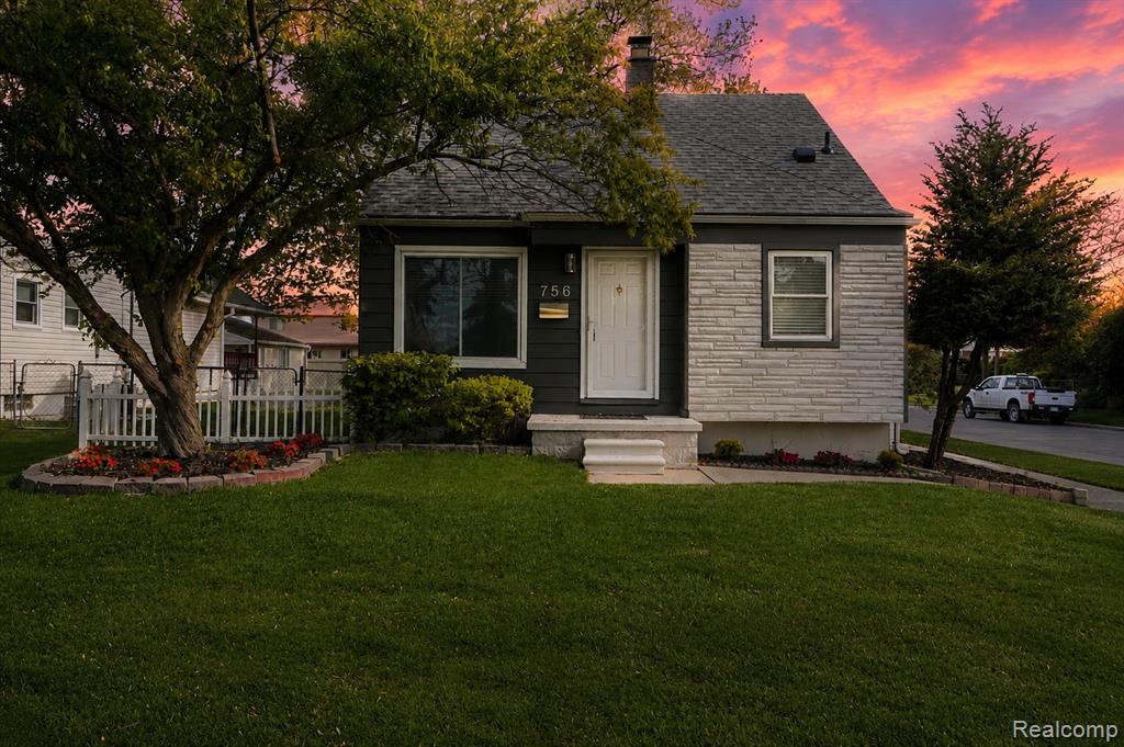 756 Cloverlawn Boulevard, Lincoln Park, MI 48146