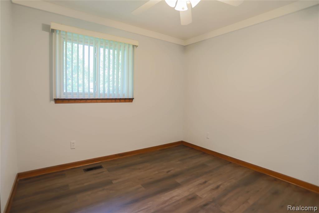 40755 Oakwood Court, Clinton Twp, MI 48038 — Photo 22