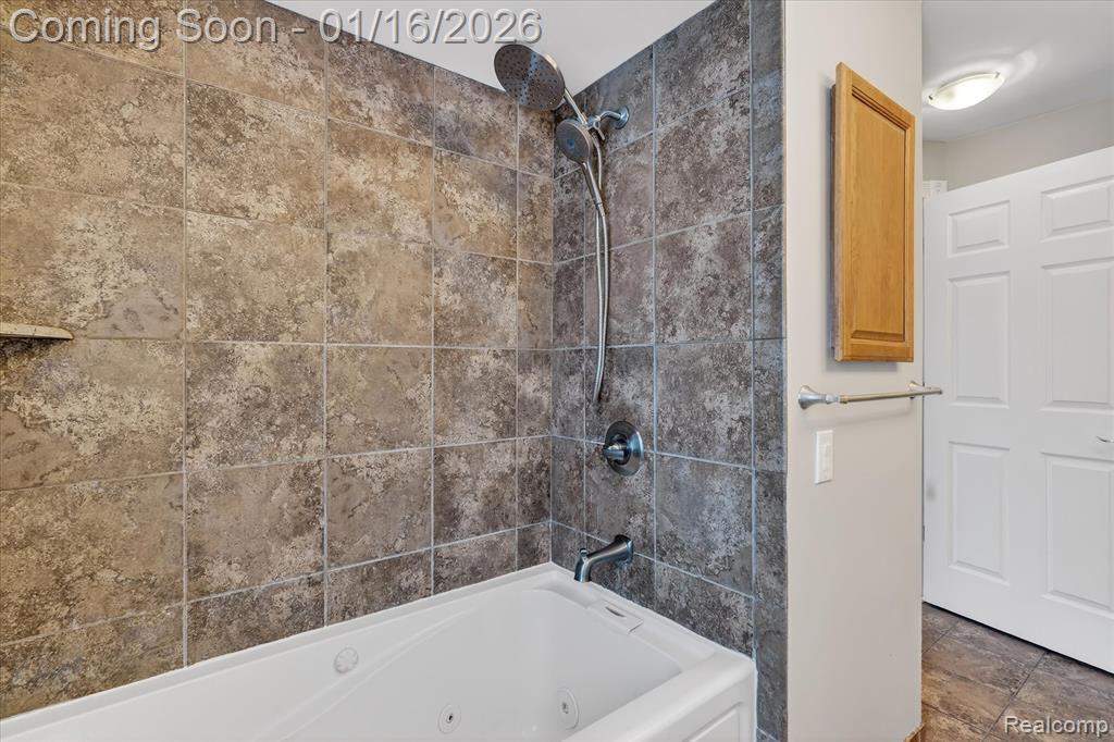 10086 Oakhill Road, Holly, MI 48442 — Photo 21