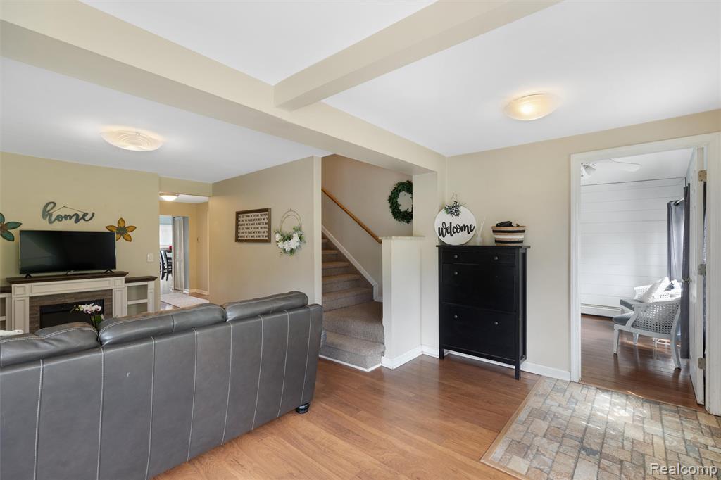 415 Leon Road, Walled Lake, MI 48390 — Photo 7