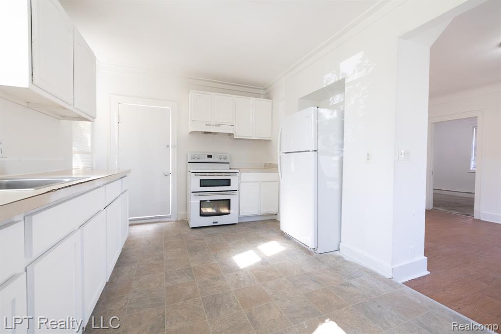 6015 Mayburn Street W, Dearborn Heights, MI 48127 — Photo 8